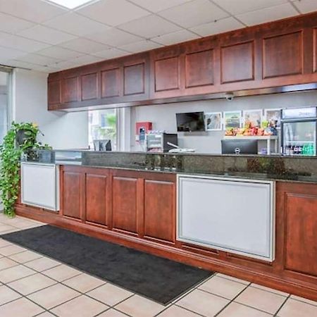 Travelodge By Wyndham Baton Rouge East Interior photo